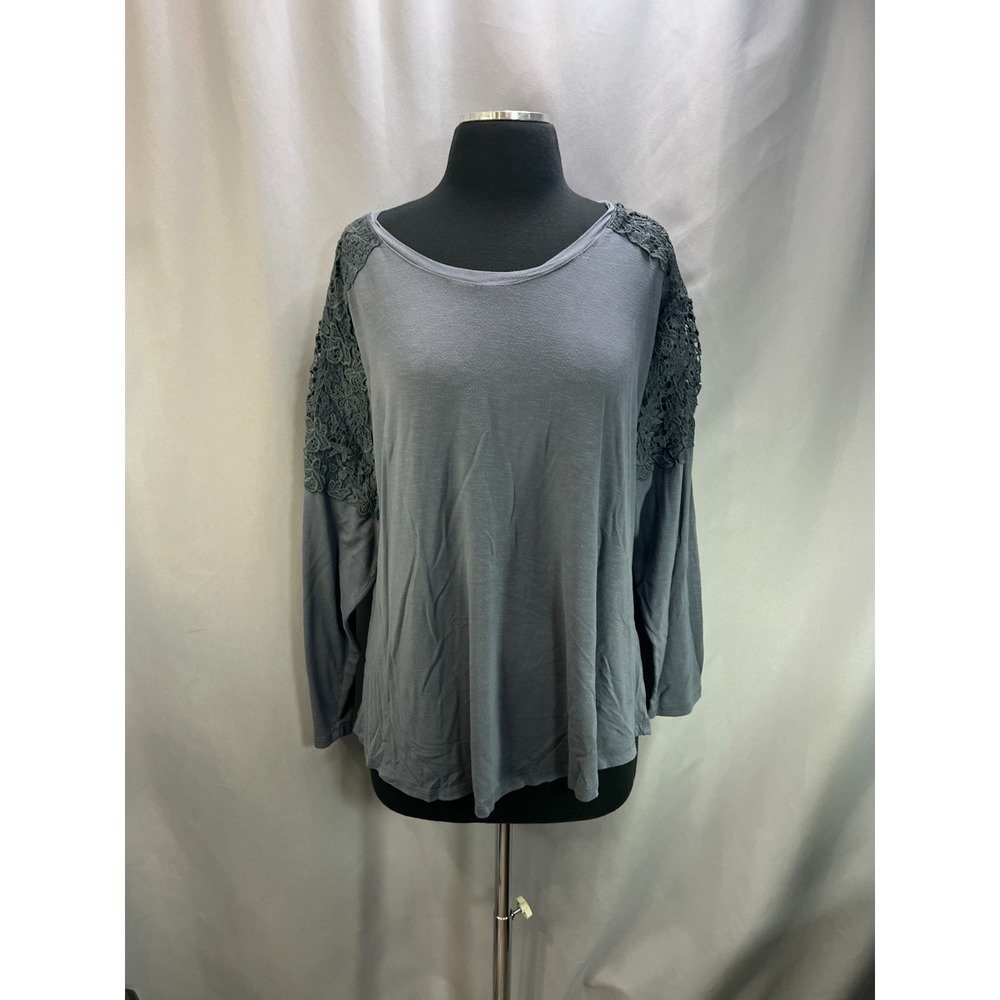 Terra & Sky Blouse Top Women 0X Gray Rayon Stretch Lace Detail Curved Hem Casual